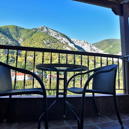 Hotel Παραδοσιακο Káto Loutrákion Extérieur photo