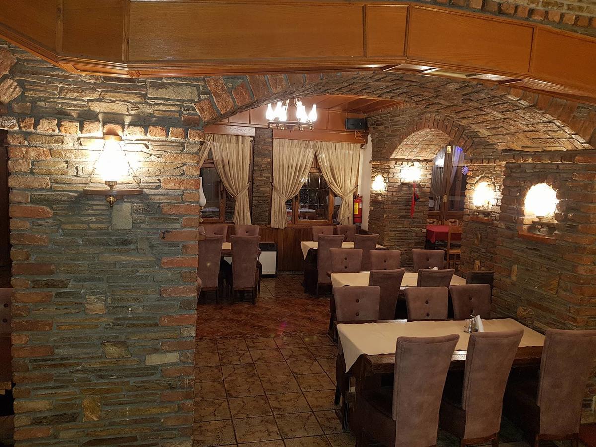 Hotel Παραδοσιακο Káto Loutrákion Extérieur photo