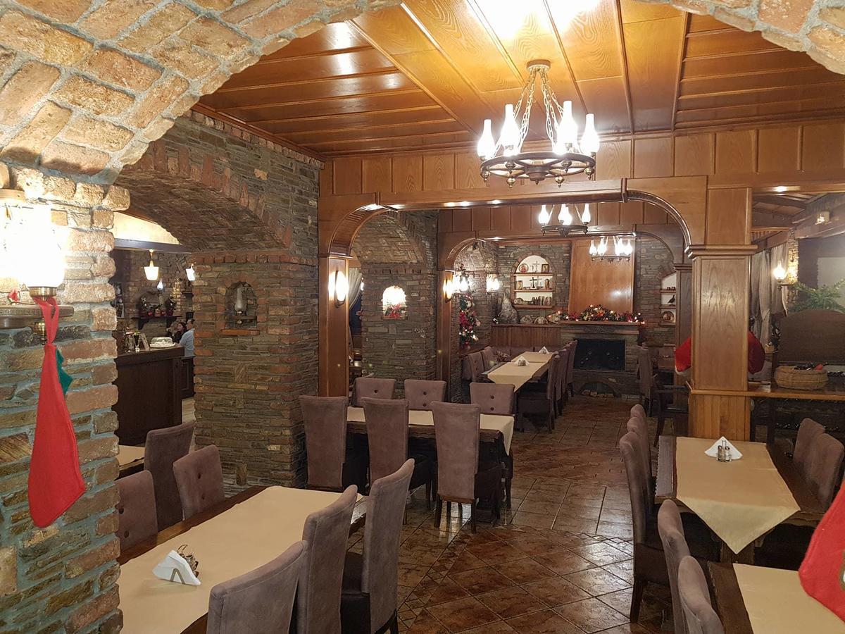 Hotel Παραδοσιακο Káto Loutrákion Extérieur photo