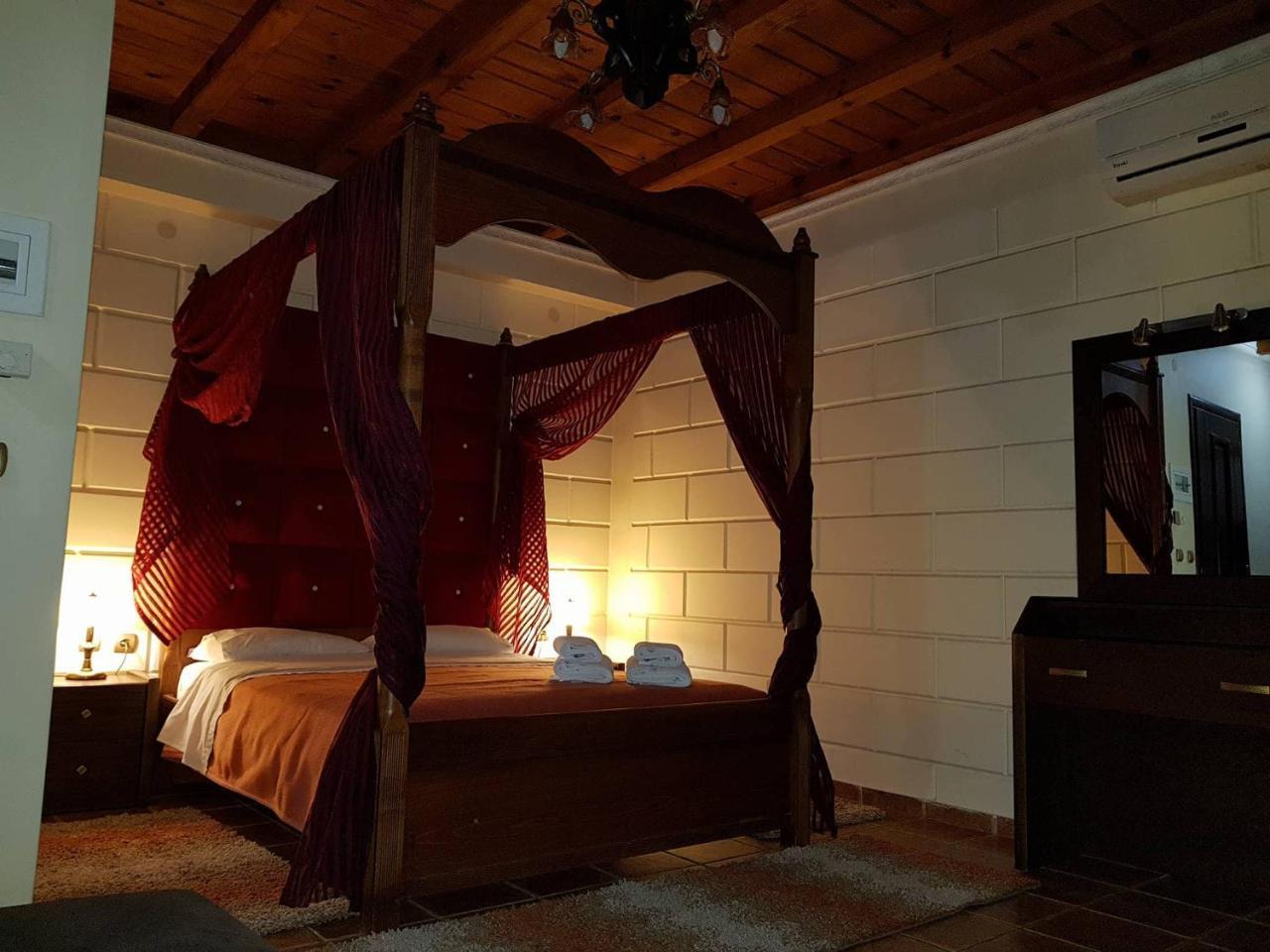 Hotel Παραδοσιακο Káto Loutrákion Extérieur photo