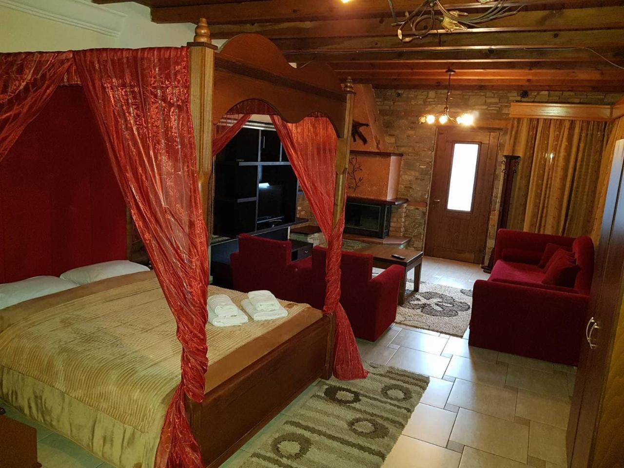 Hotel Παραδοσιακο Káto Loutrákion Extérieur photo