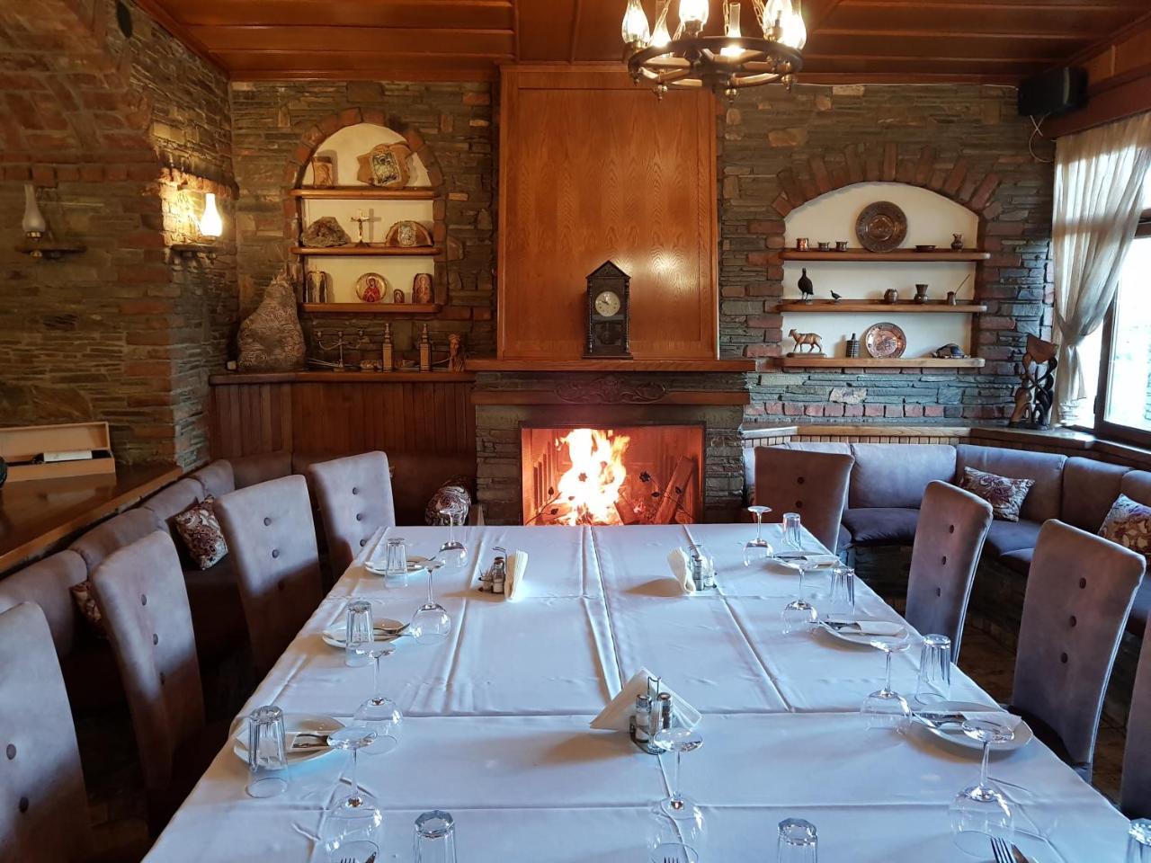 Hotel Παραδοσιακο Káto Loutrákion Extérieur photo