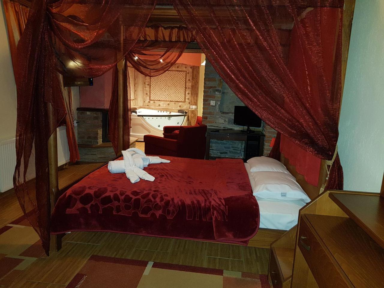 Hotel Παραδοσιακο Káto Loutrákion Extérieur photo
