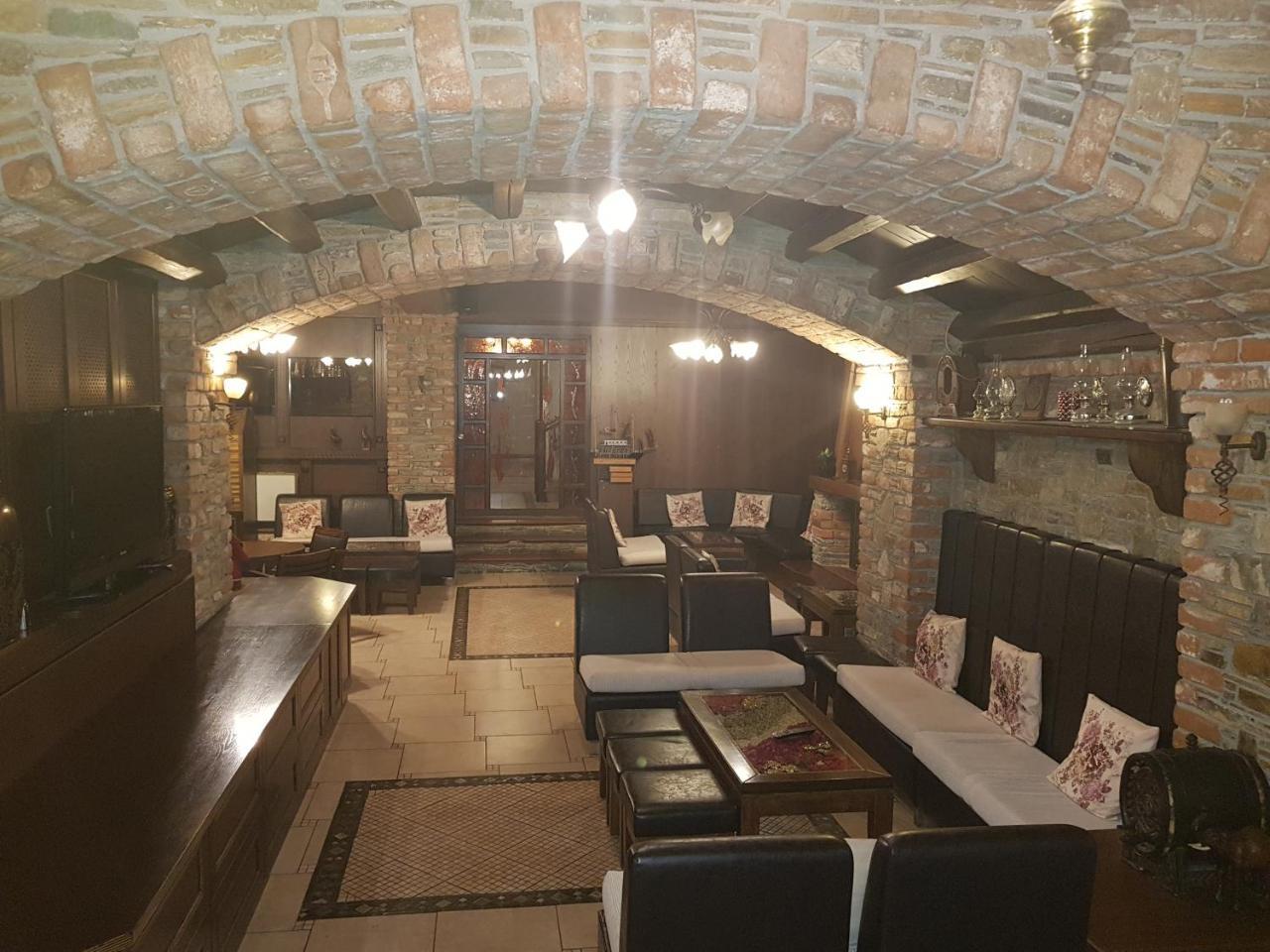 Hotel Παραδοσιακο Káto Loutrákion Extérieur photo
