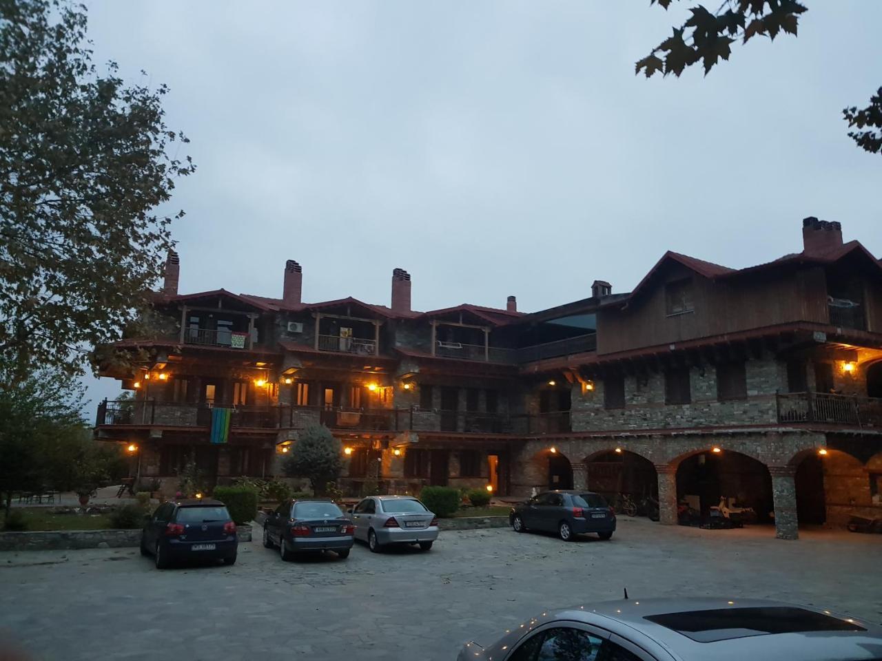 Hotel Παραδοσιακο Káto Loutrákion Extérieur photo
