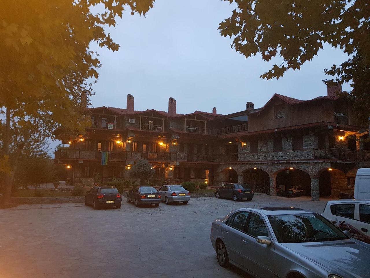 Hotel Παραδοσιακο Káto Loutrákion Extérieur photo