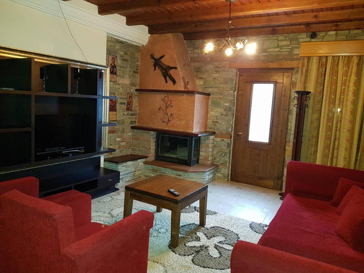 Hotel Παραδοσιακο Káto Loutrákion Extérieur photo