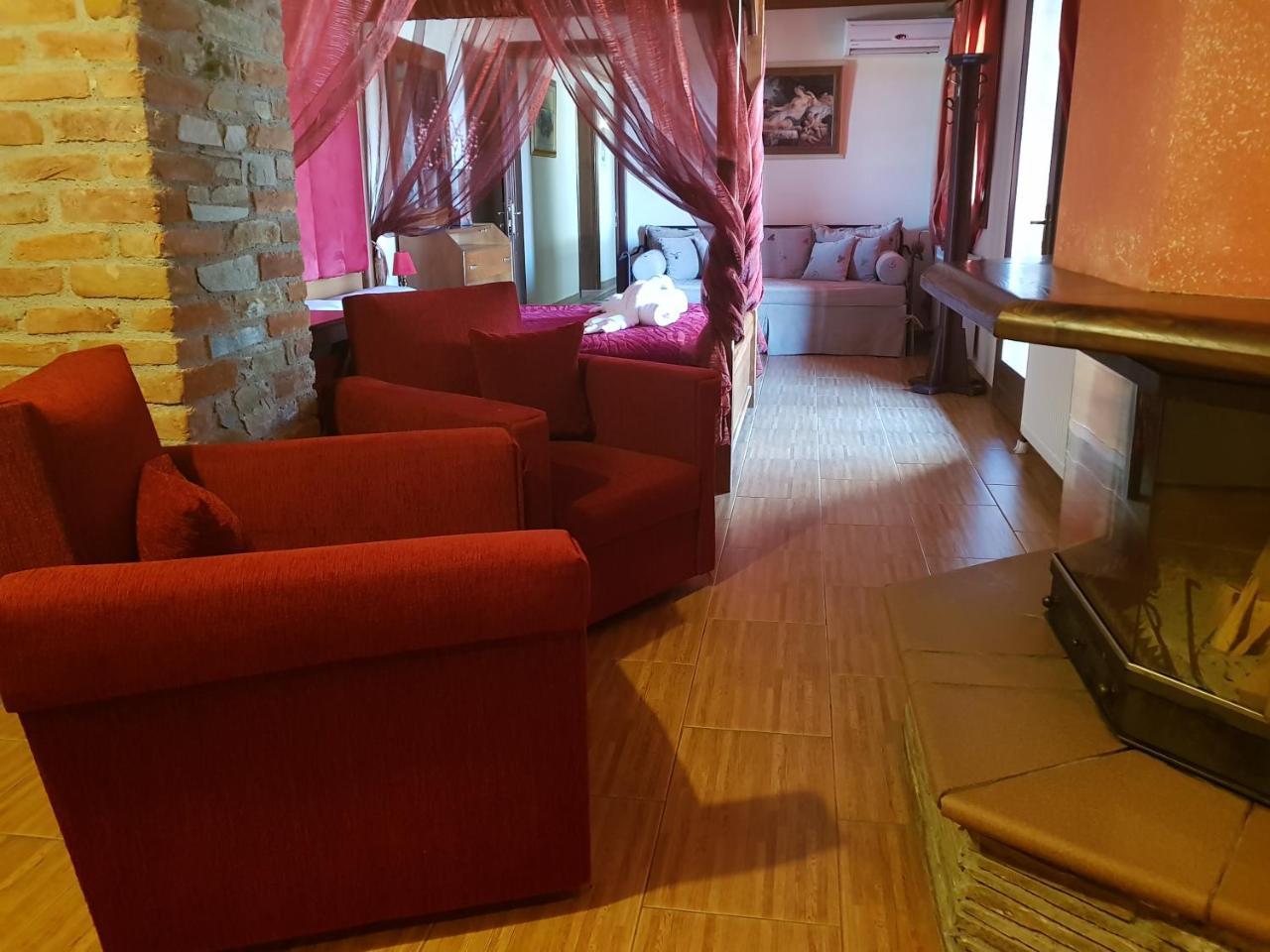 Hotel Παραδοσιακο Káto Loutrákion Extérieur photo