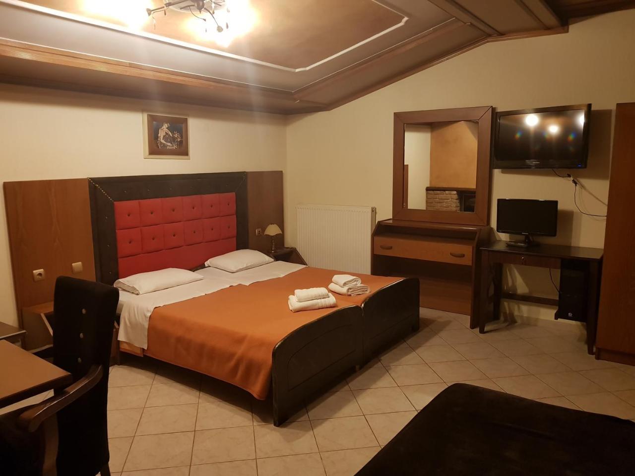 Hotel Παραδοσιακο Káto Loutrákion Extérieur photo