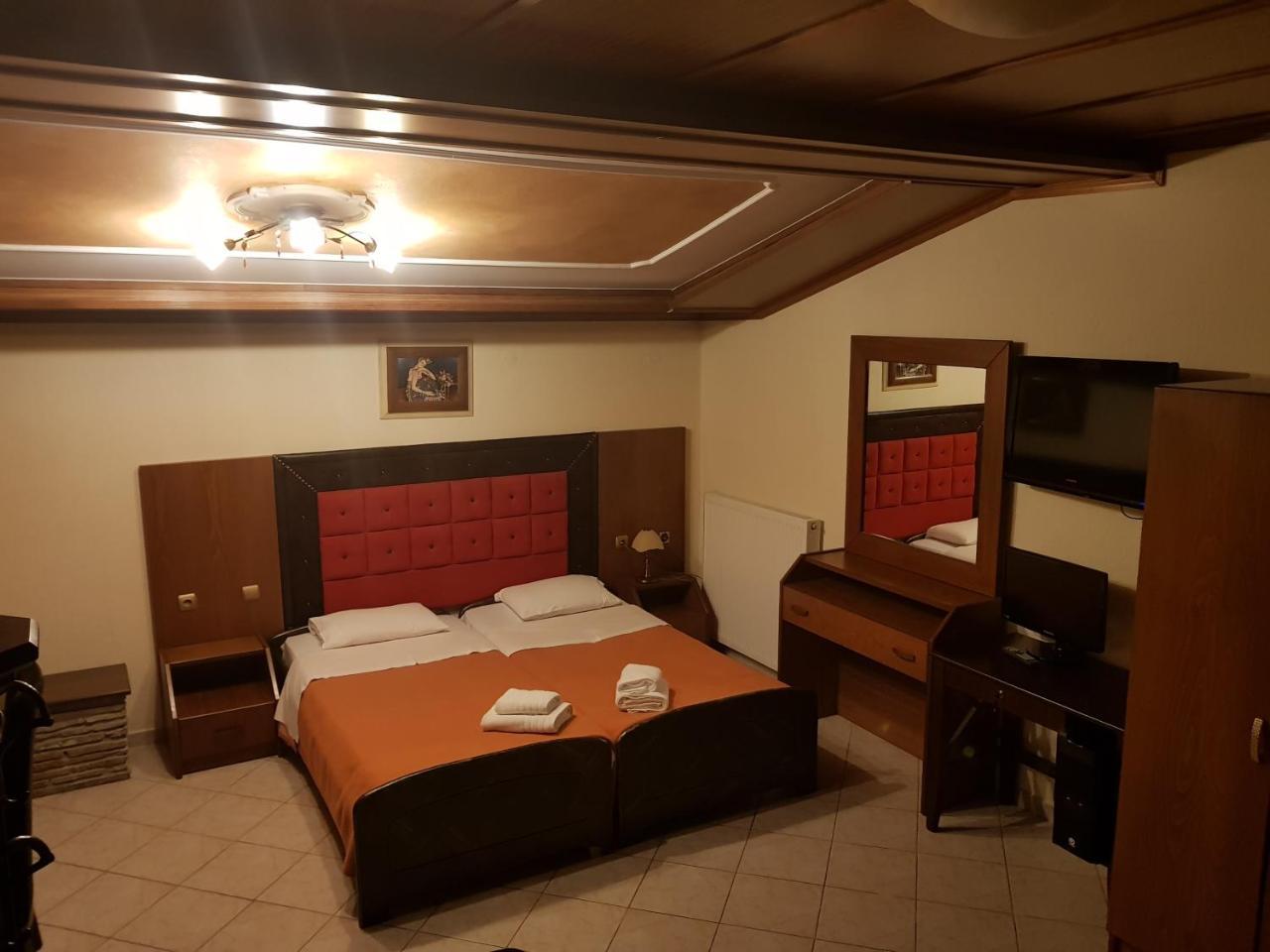Hotel Παραδοσιακο Káto Loutrákion Extérieur photo