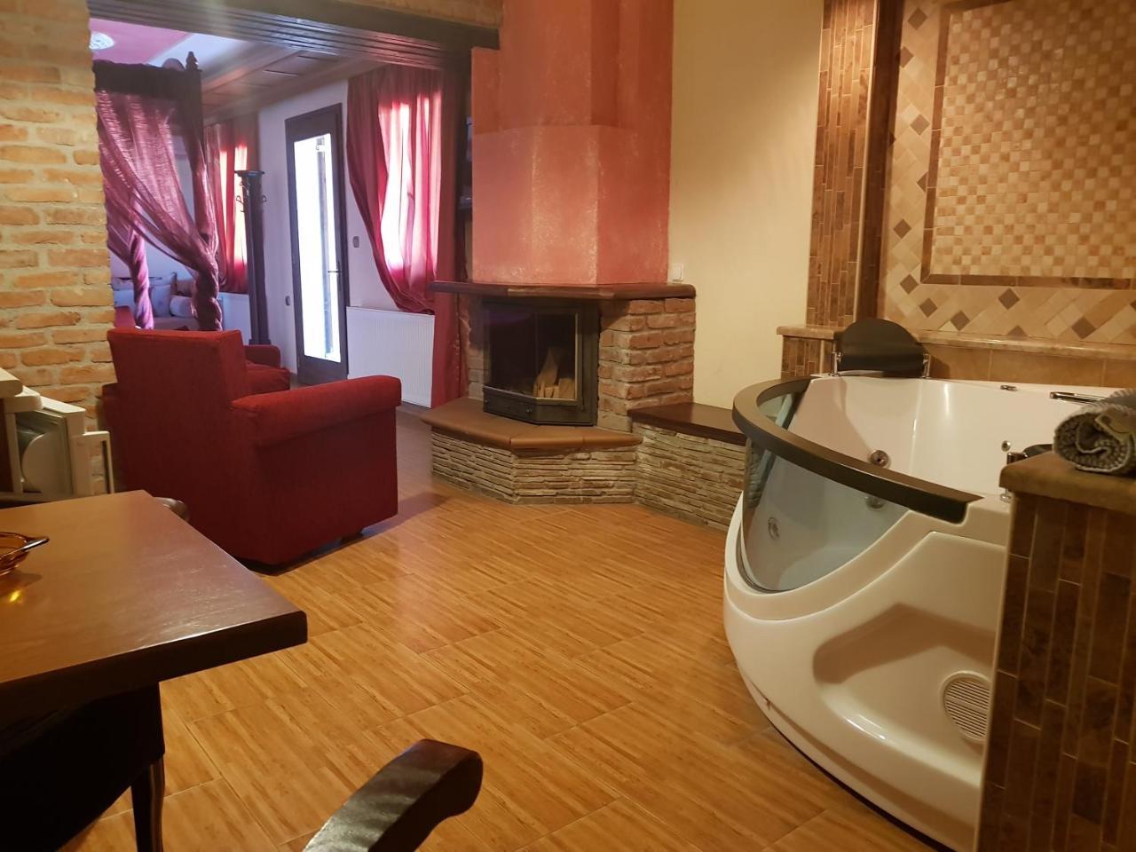 Hotel Παραδοσιακο Káto Loutrákion Extérieur photo