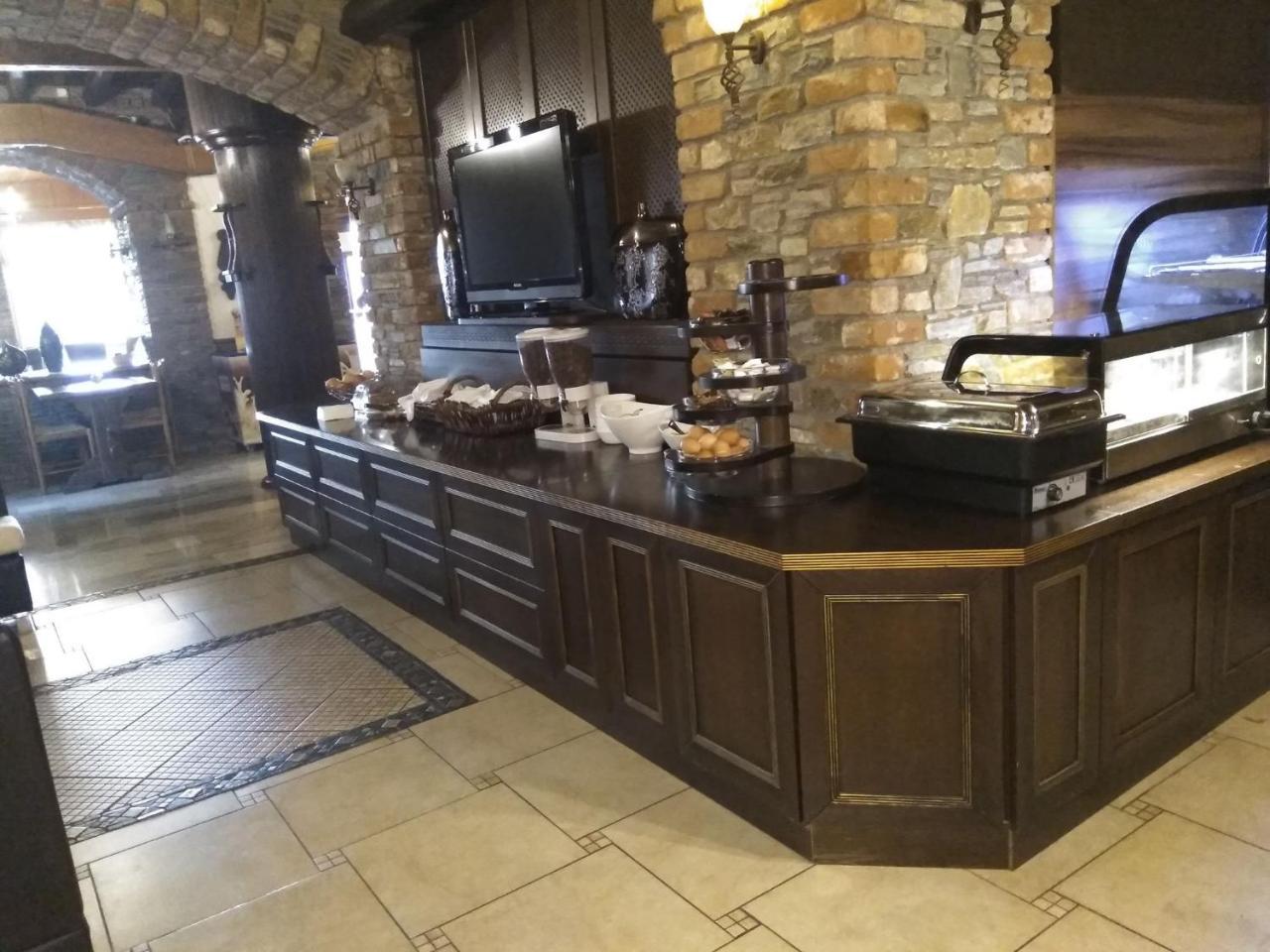 Hotel Παραδοσιακο Káto Loutrákion Extérieur photo