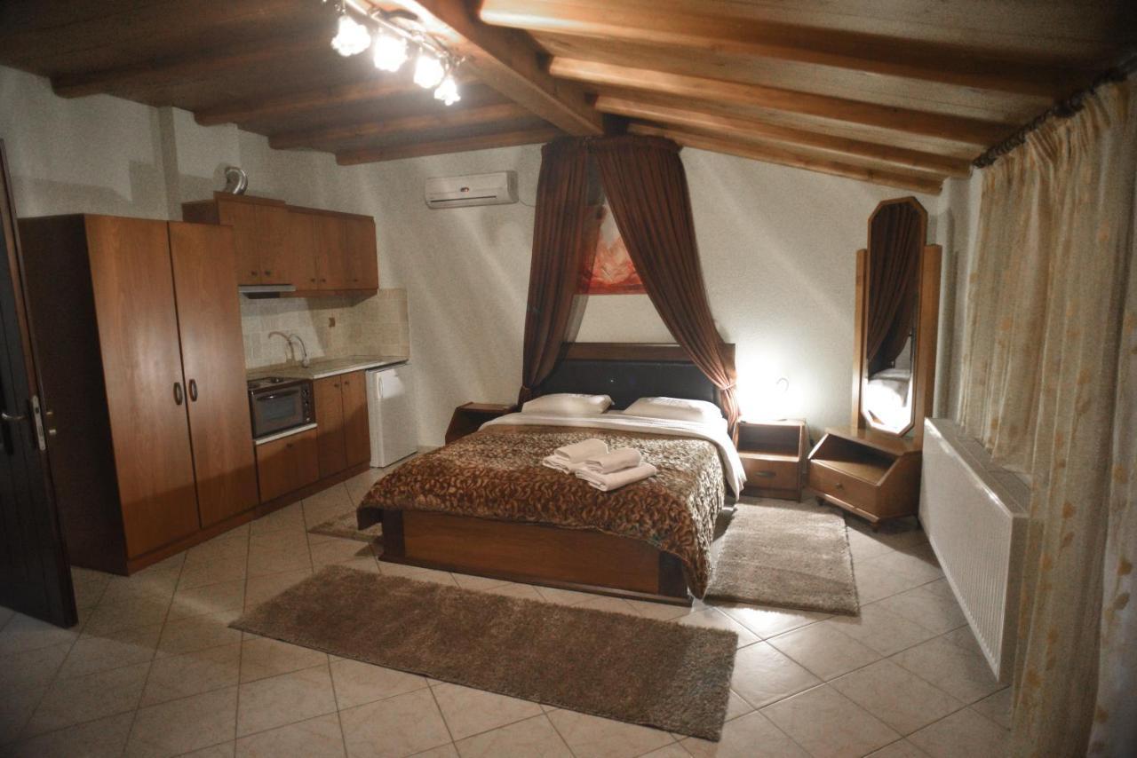Hotel Παραδοσιακο Káto Loutrákion Extérieur photo