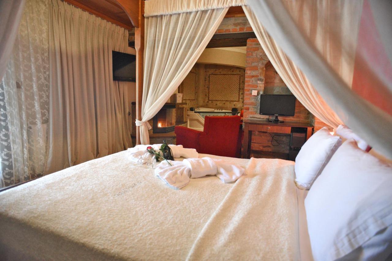 Hotel Παραδοσιακο Káto Loutrákion Extérieur photo