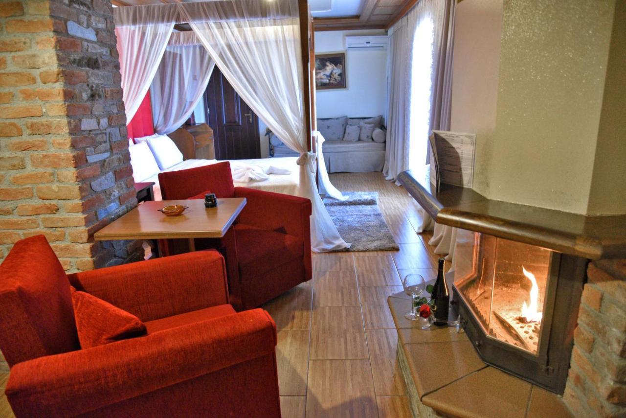 Hotel Παραδοσιακο Káto Loutrákion Extérieur photo