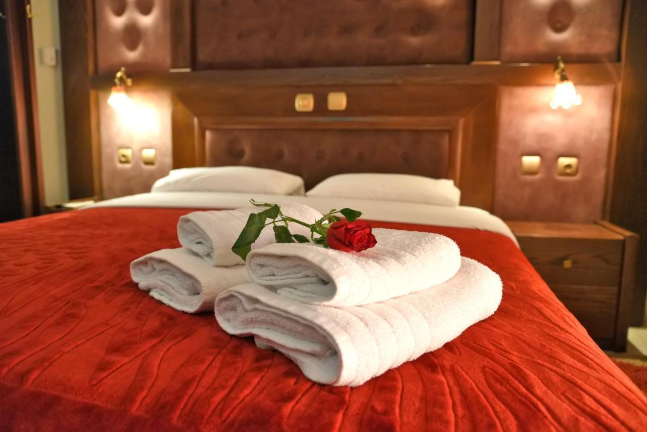 Hotel Παραδοσιακο Káto Loutrákion Extérieur photo