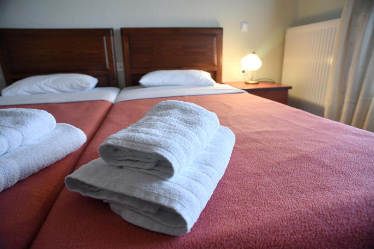 Hotel Παραδοσιακο Káto Loutrákion Extérieur photo