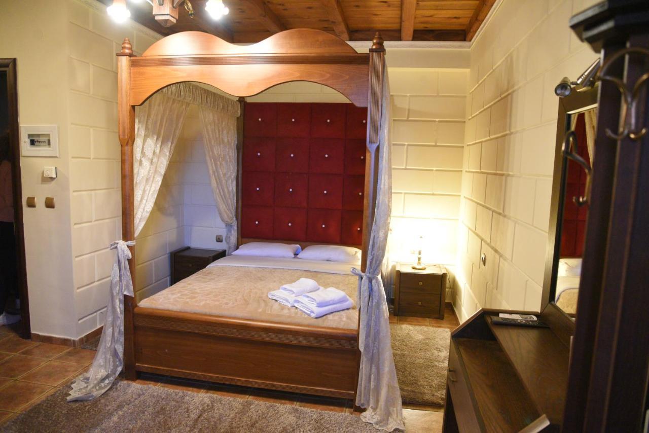 Hotel Παραδοσιακο Káto Loutrákion Extérieur photo