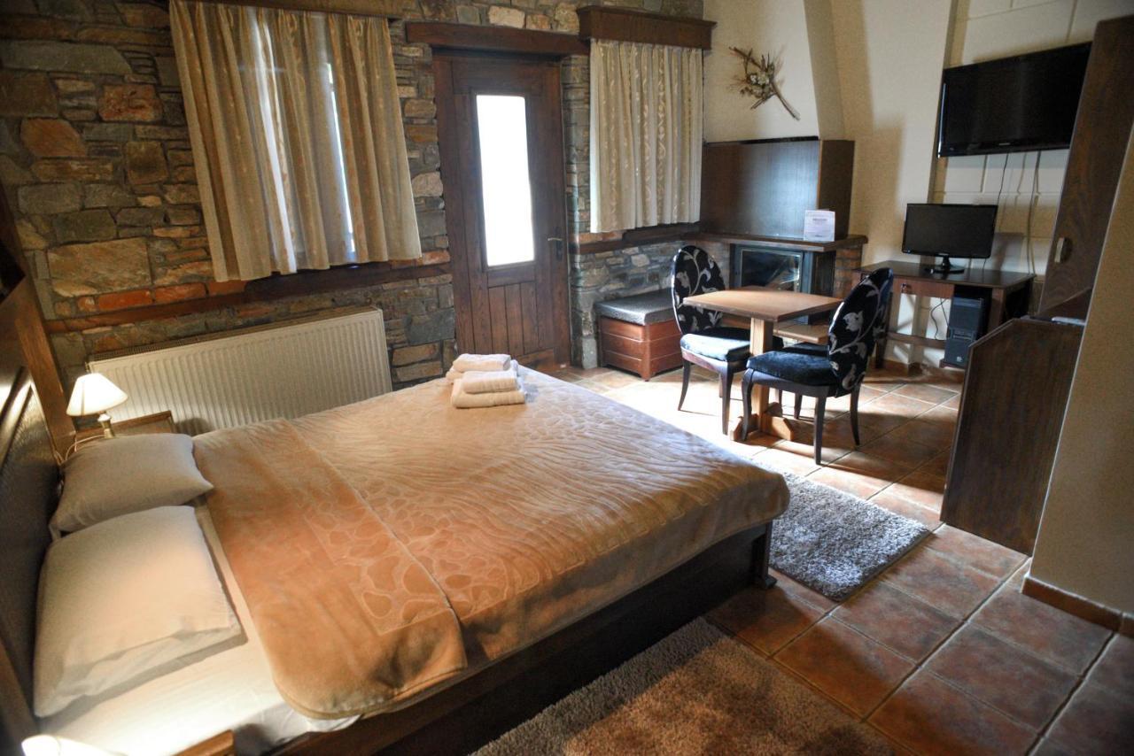 Hotel Παραδοσιακο Káto Loutrákion Extérieur photo