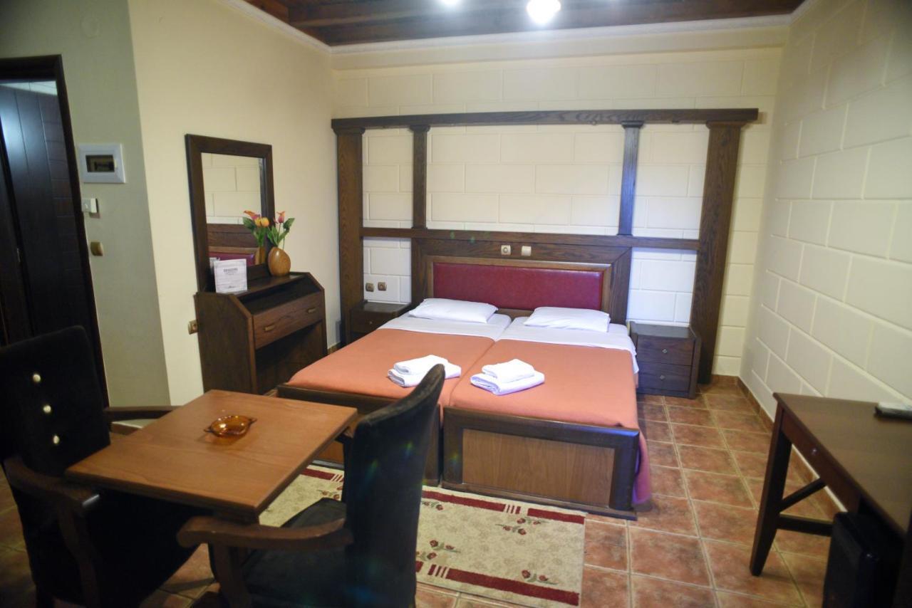 Hotel Παραδοσιακο Káto Loutrákion Extérieur photo