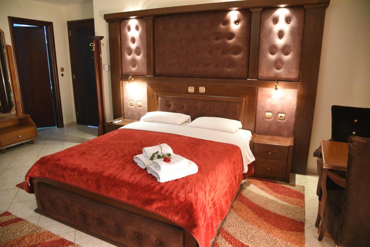 Hotel Παραδοσιακο Káto Loutrákion Extérieur photo