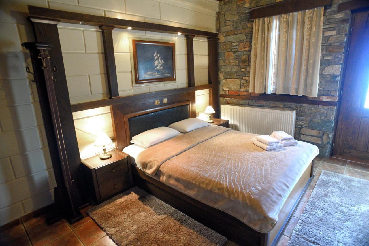 Hotel Παραδοσιακο Káto Loutrákion Extérieur photo