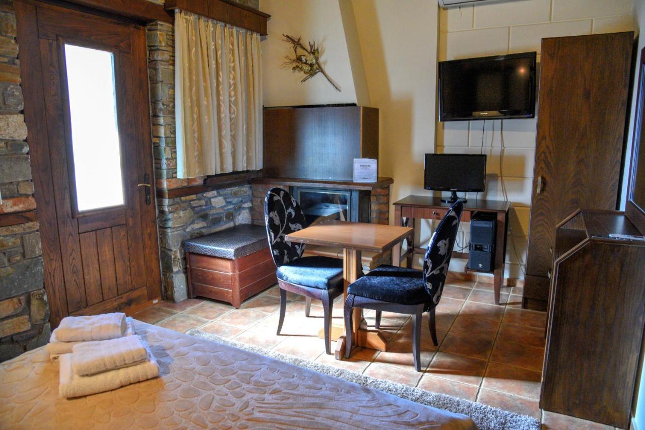 Hotel Παραδοσιακο Káto Loutrákion Extérieur photo
