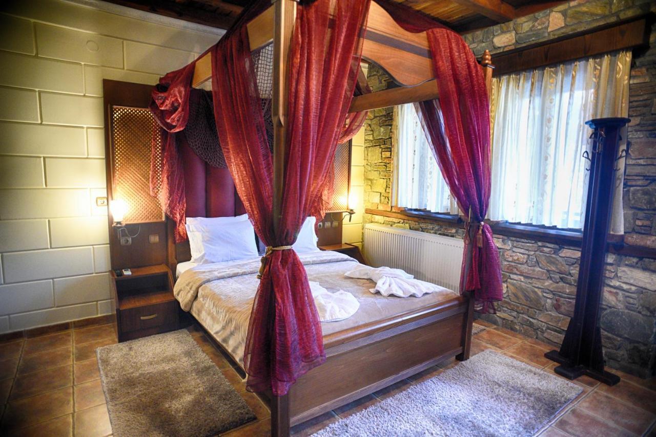 Hotel Παραδοσιακο Káto Loutrákion Extérieur photo