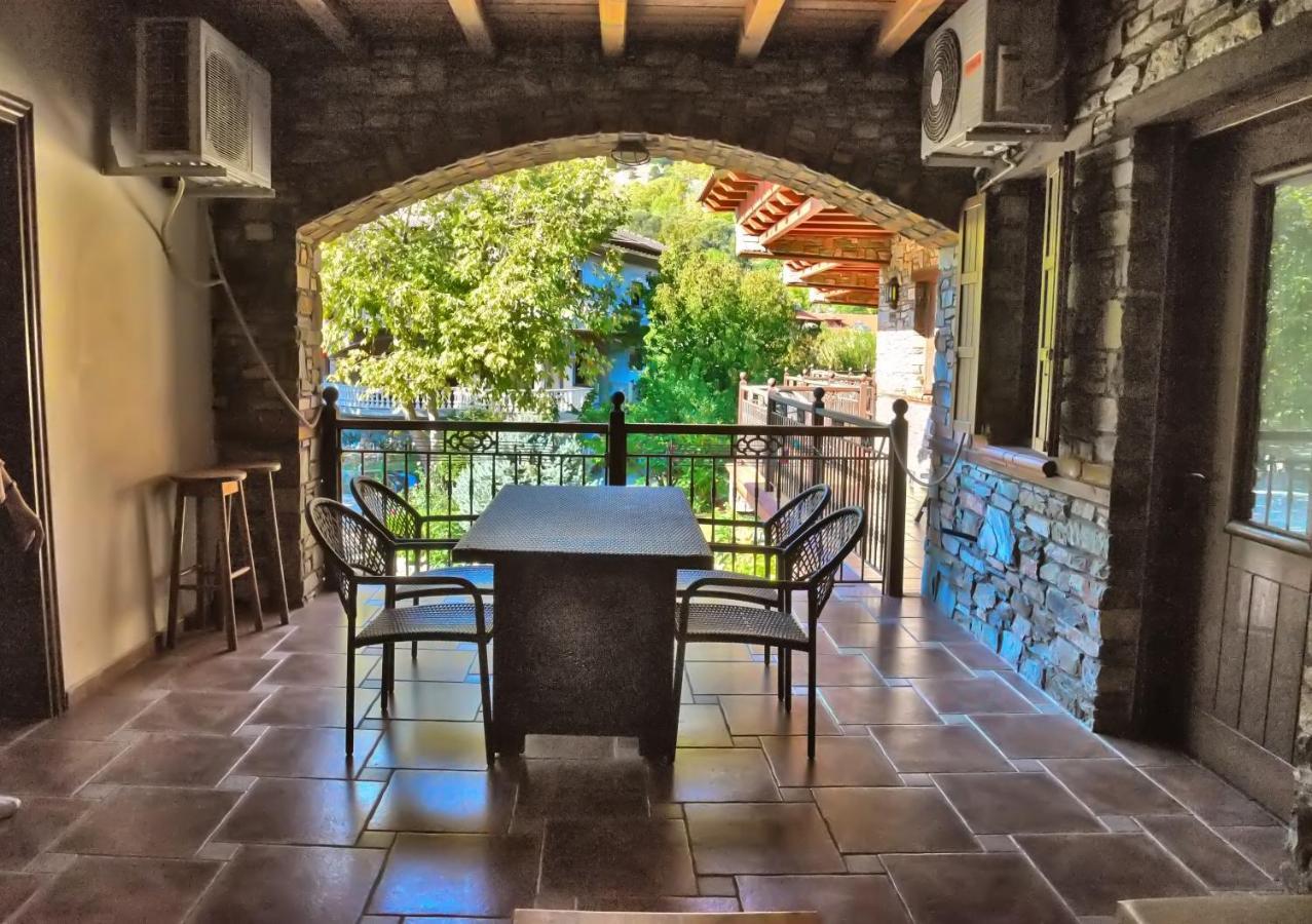 Hotel Παραδοσιακο Káto Loutrákion Extérieur photo